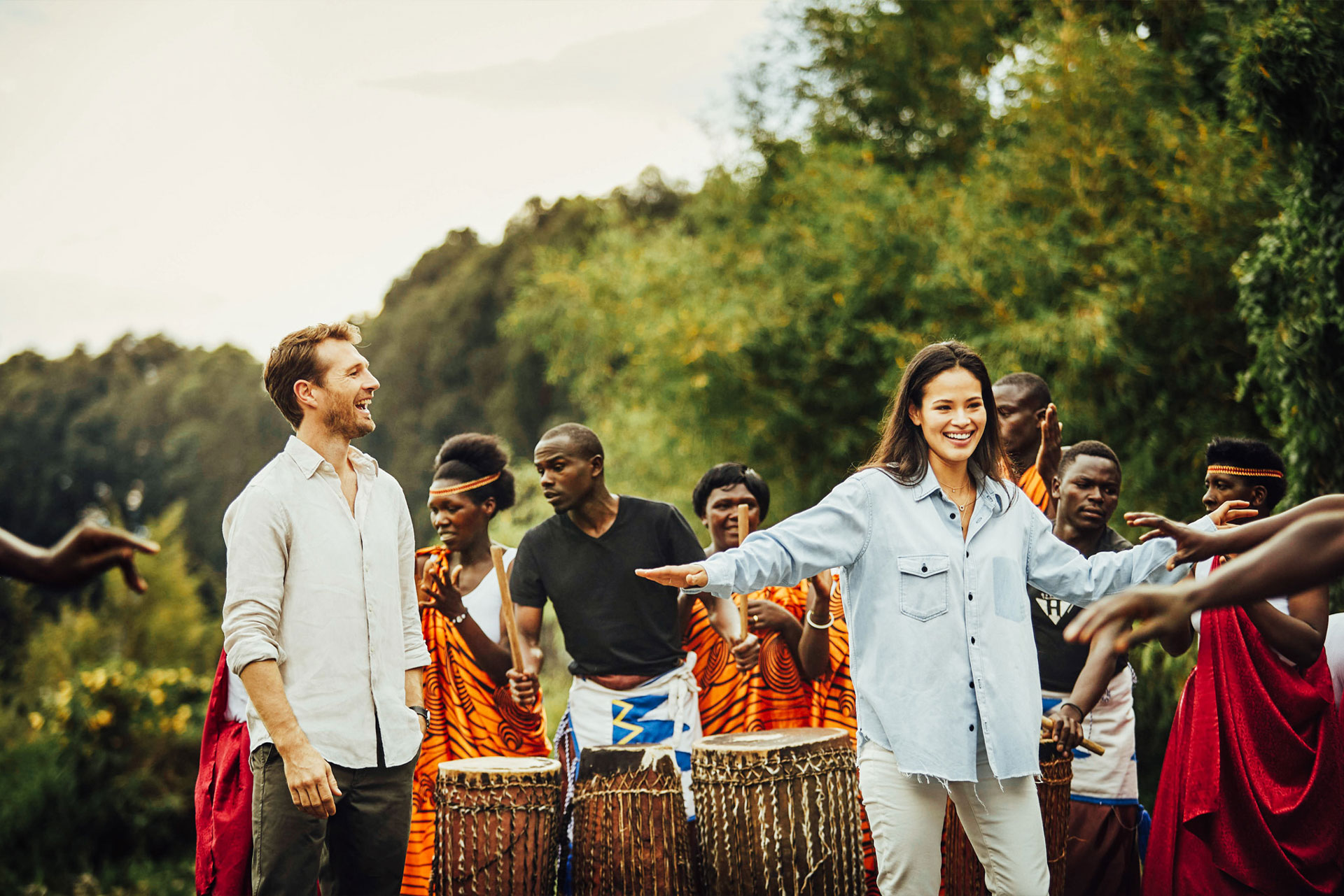 lifestyle_dancing-nature-One&Only Gorilla’s Nest Lodge-Luxury Africa Safaris with Forth & Wonder